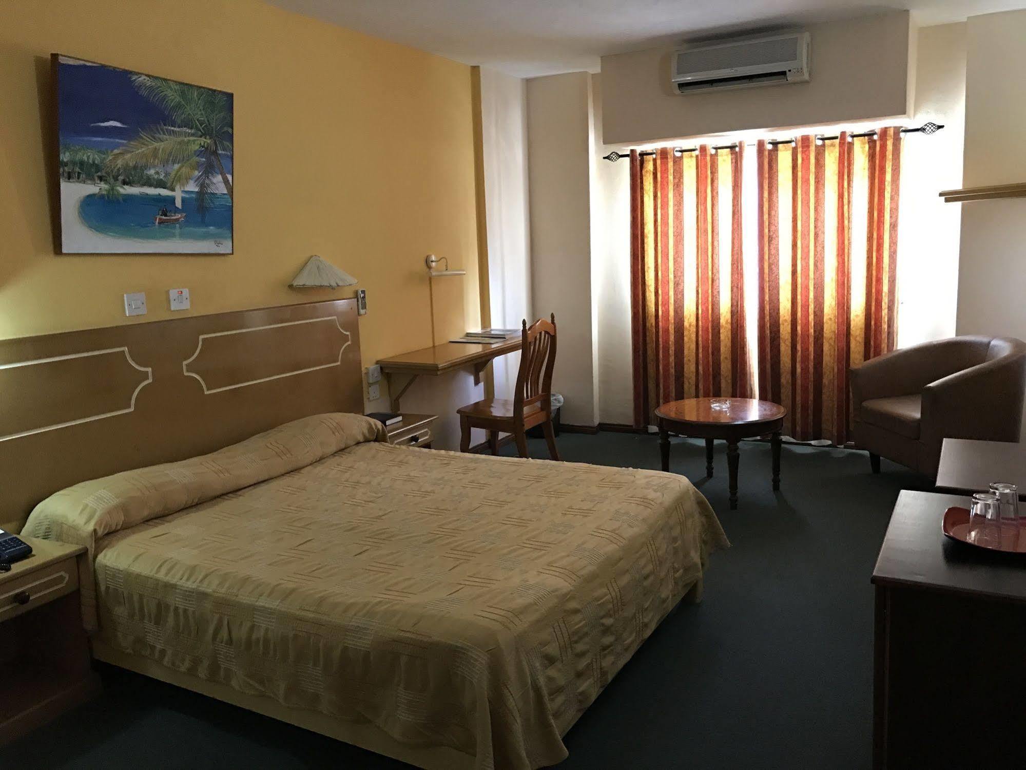 פור לואי Le Saint Georges Hotel מראה חיצוני תמונה